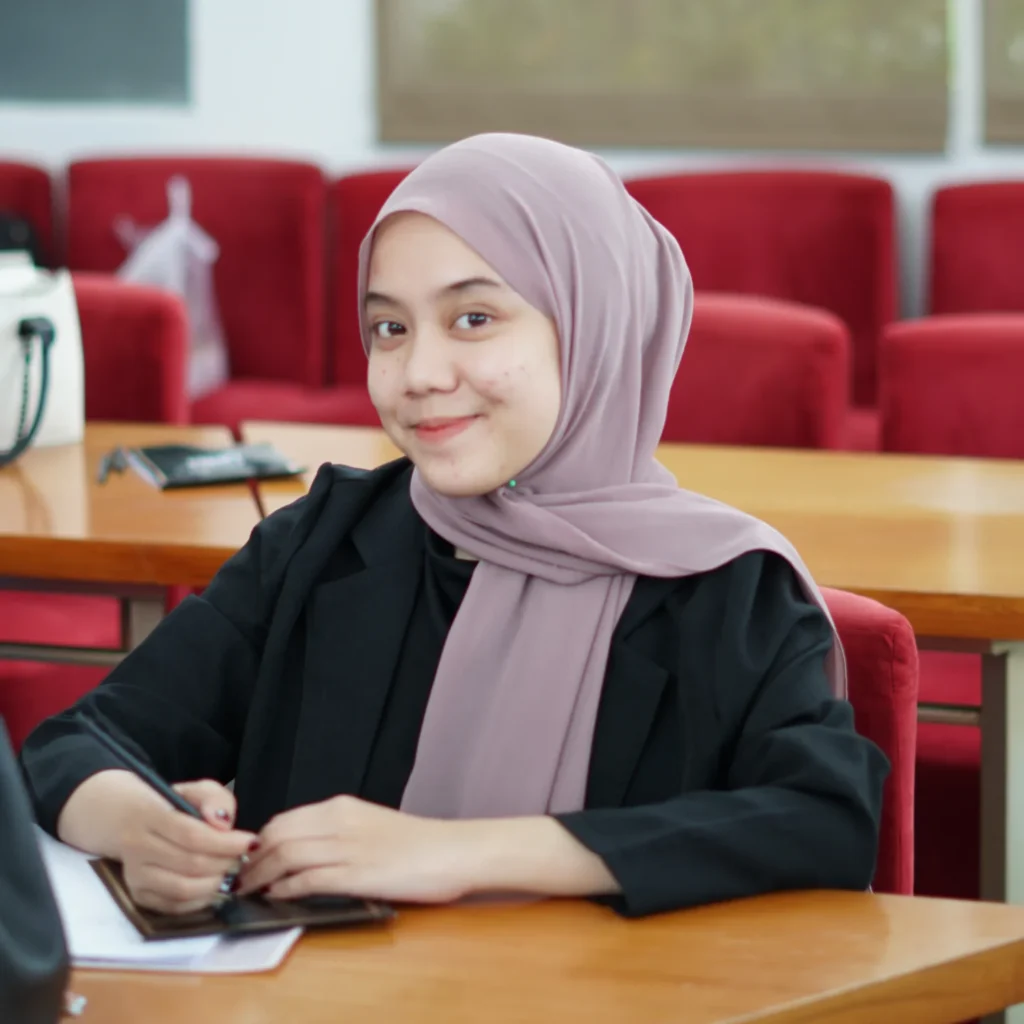 Penulis Fathma Fauziah